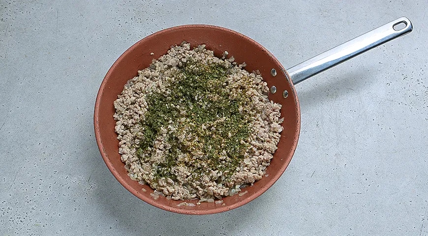 Куриный фарш с фасолью и шпинатом