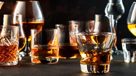 Необычные факты про алкоголь: от древнейших напитков до современных мифов