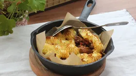 Пирог с соусом томатным