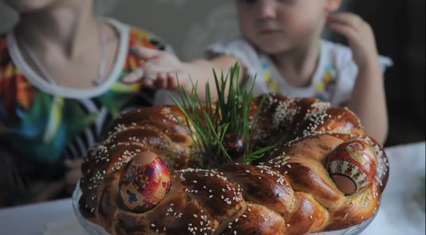 Греческий пасхальный хлеб