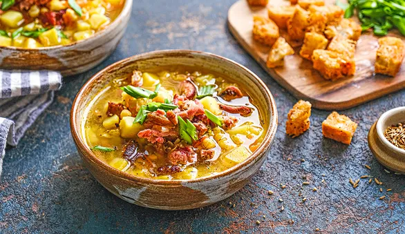 10 рецептов супов с копченостями, грудинкой, беконом и колбасой, которые согреют в осеннюю стужу