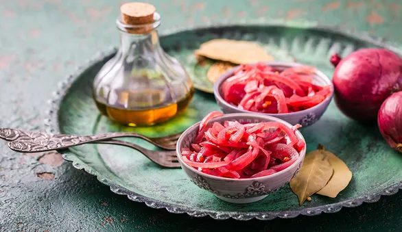 Как замариновать лук к шашлыку: быстро, вкусно и без горечи
