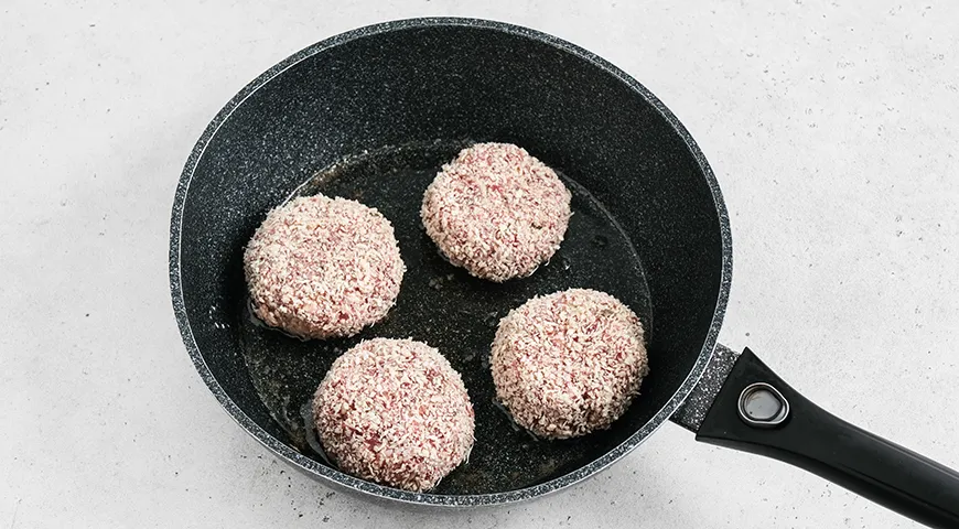 Котлеты из фарша с рисом