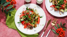 Теплый салат из огурцов, помидоров и баклажанов