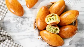 Пирожки с луком и яйцом на кефире в духовке