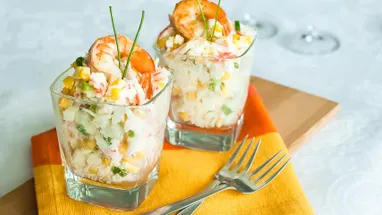 Салат с крабовыми палочками, свежим ананасом, яйцами и огурцом — рецепт с фото пошагово