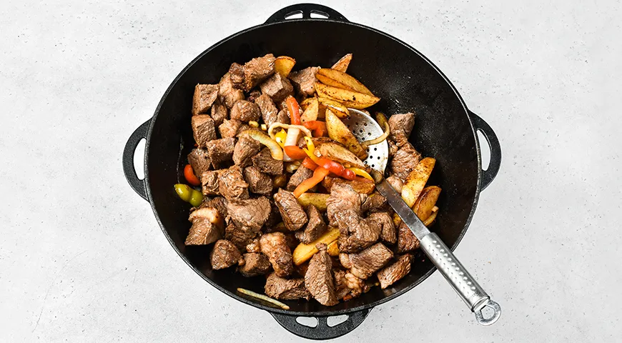 Оджахури в казане на костре