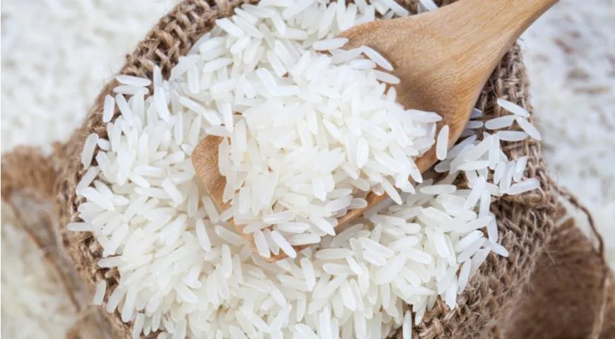 Белый рис может храниться очень долго, если беречь его от влаги и насекомых