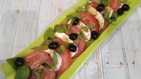 Капрезе с оливками