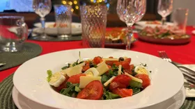 Новогодний ПП салат с сёмгой и каперсами