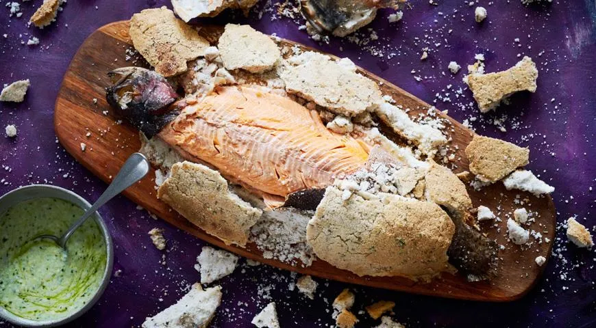 Запеченная карельская форель в розмариновой соли