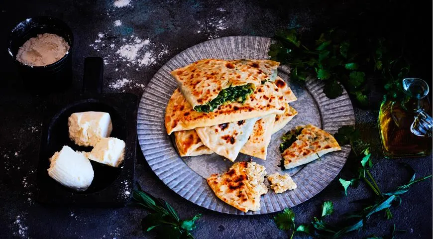 Чуду с сыром и зеленью по-дагестански на сковороде