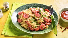 Жареная вермишель с сосисками