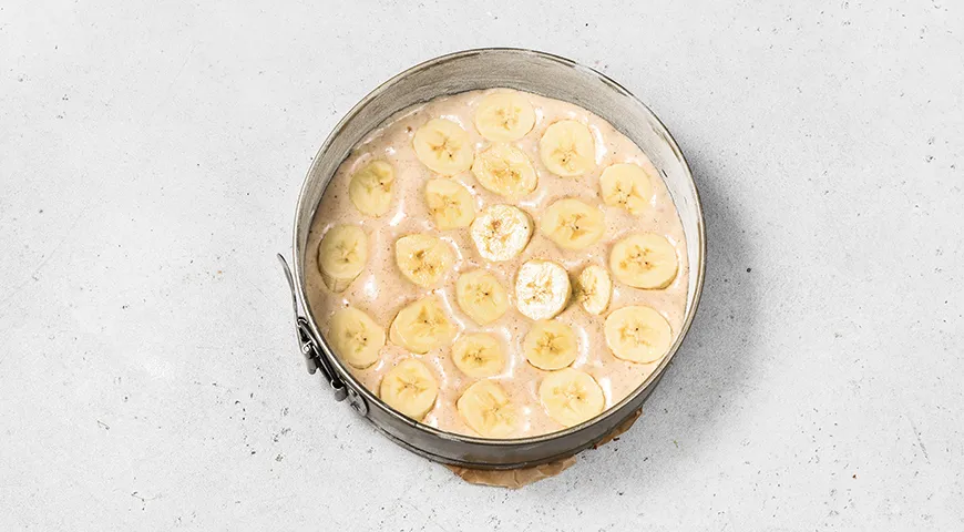 Шарлотка с бананами в духовке