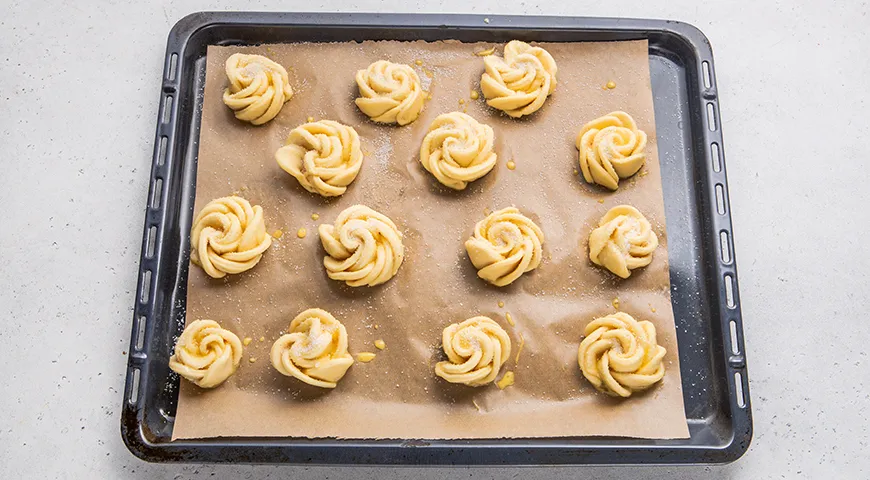 Булочки-розочки из дрожжевого теста