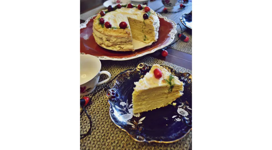 Домашний торт «Медовик» со сгущенкой