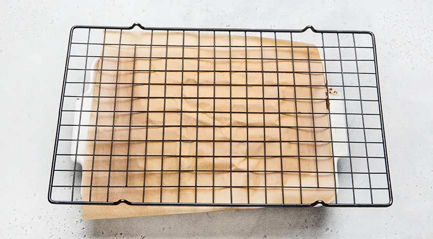 Яблочный рулет на сгущенном молоке