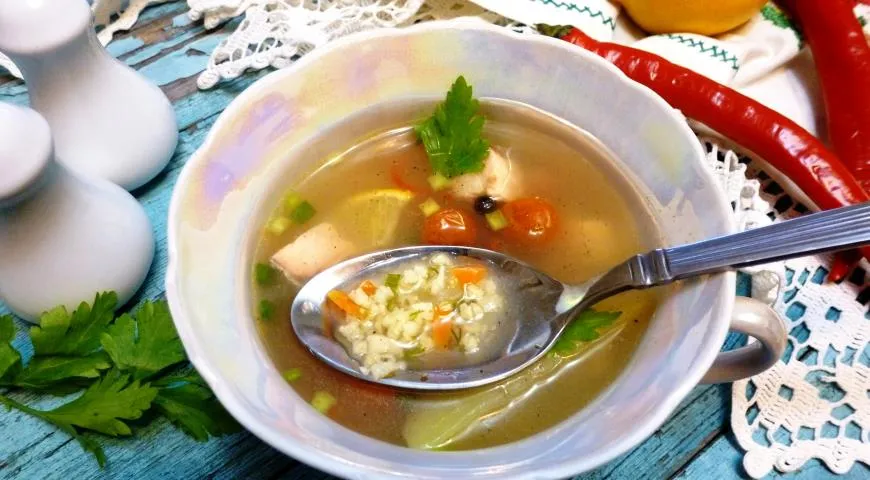 Готовим рыбный суп с пшеном и помидорами