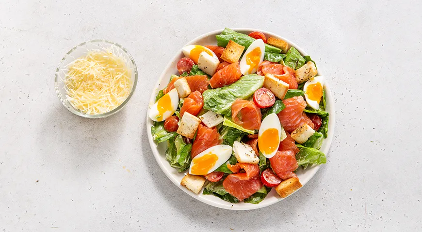 Цезарь с красной рыбой