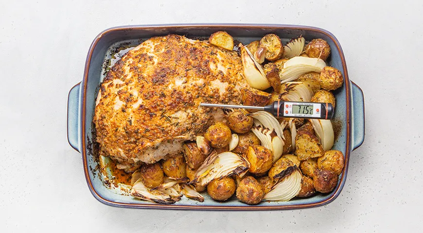 Запеченная грудка индейки с картофелем