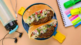 Пита с мясной котлетой