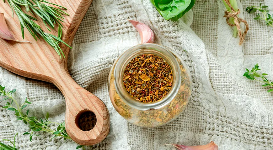 Свежеприготовленная домашняя сванская соль сохраняет максимум вкуса и аромата 3–6 месяцев 