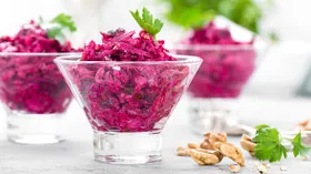 Салат со свеклой и орехами