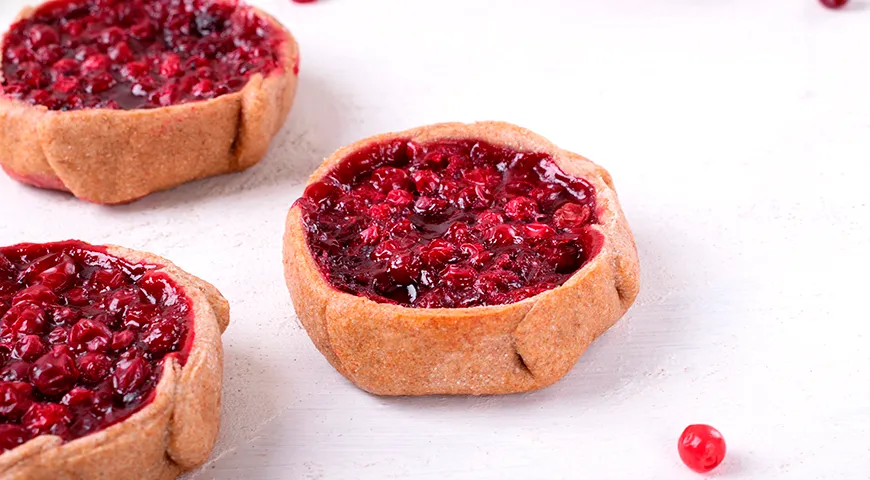 Калитки карельские с ягодами