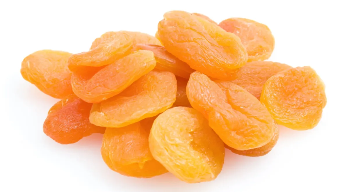 Курага, сушеные абрикосы, которые обычно продаются в магазинах РФ
