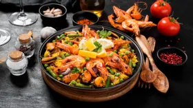 День испанской паэльи: как крестьянское блюдо из Валенсии стало популярным во всем мире
