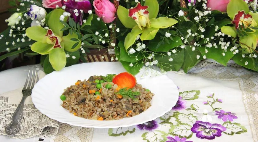 Гречка с ароматными овощами и грибочками