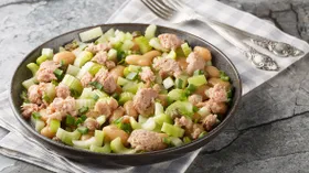 Салат с тунцом и сельдереем