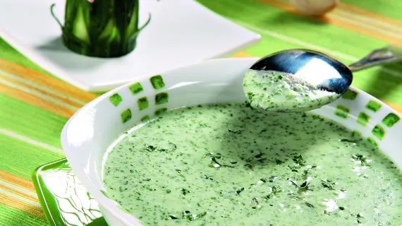 Зеленый суп из простокваши