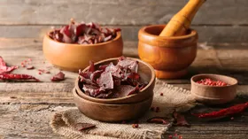 Мясные чипсы: как приготовить белковые снеки дома