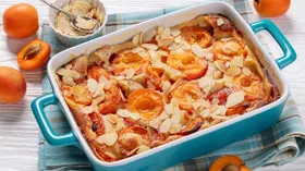 Пироги с абрикосами: 10 сезонных рецептов