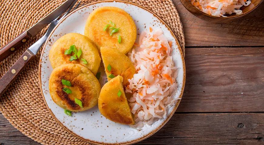 В Гватемале и Сальвадоре есть своя версия — пупуса, подают ее с маринованной капустой 