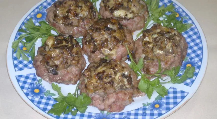 Мясные ватрушки с грибной начинкой