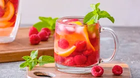 Освежающий коктейль из свежей малины