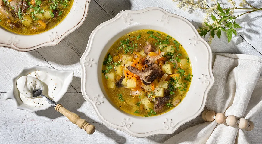 Суп из маслят на курином бульоне