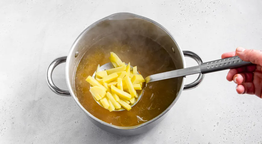 Рассольник из свежих огурцов с перловкой