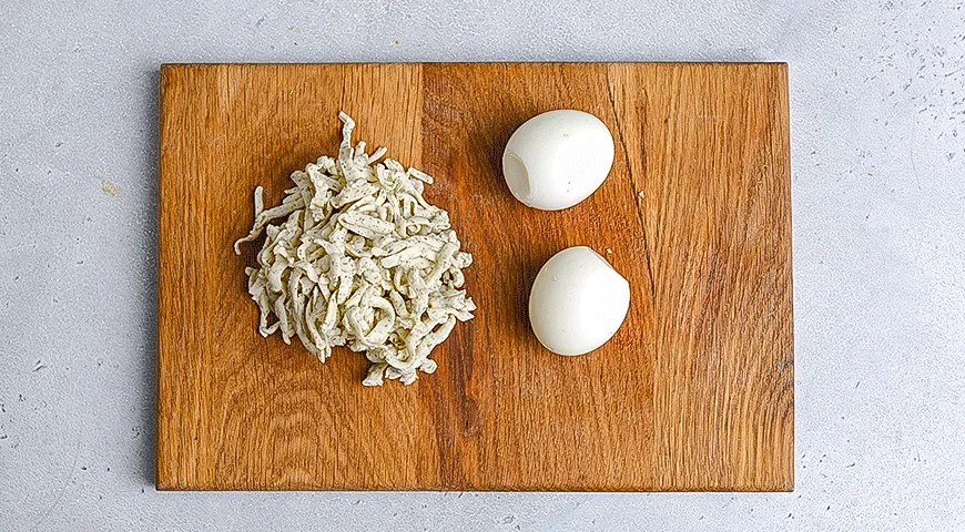 Фаршированные яйца с жареными шампиньонами