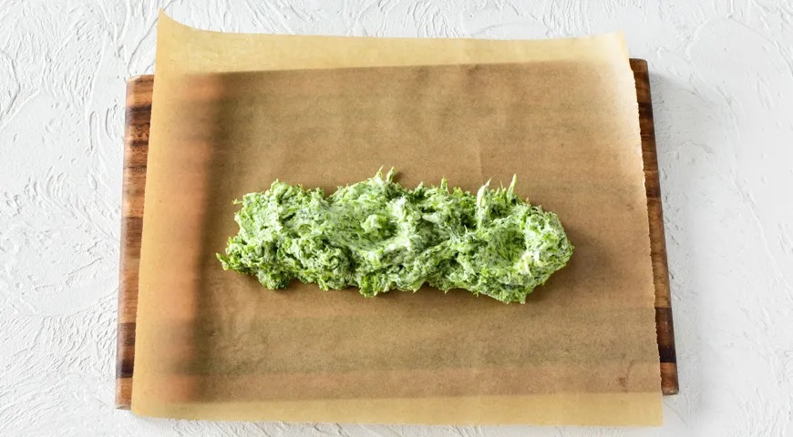 Сливочное масло с укропом и чесноком