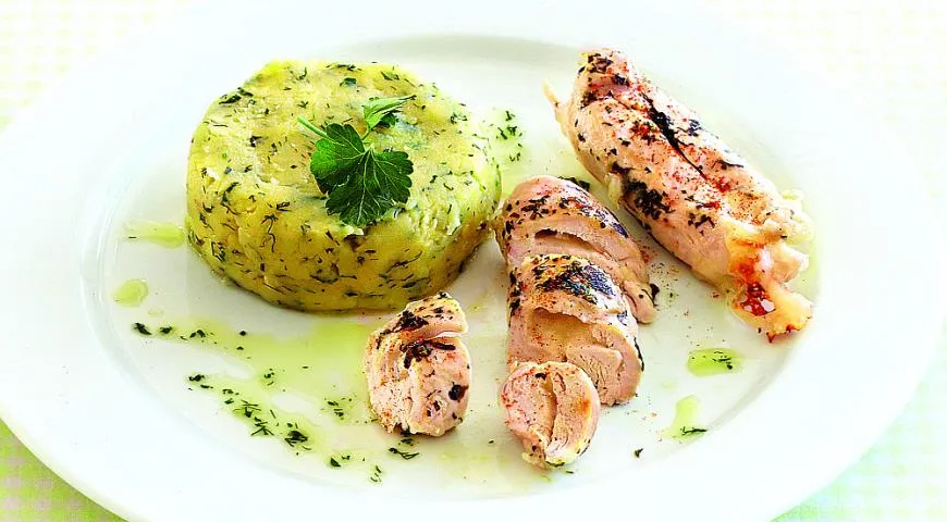 Гарнир к куриному рулету. Рулет из птицы. Гарниры к рулетикам. Гарниры к рулетикам. Гарнир к куриному рулету.