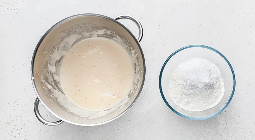 Капкейки с начинкой внутри, украшенные кремом