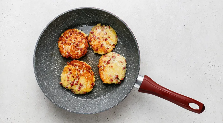 Драники с колбасой