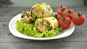 Рулетики из кабачков с фаршем и сыром в аэрогриле