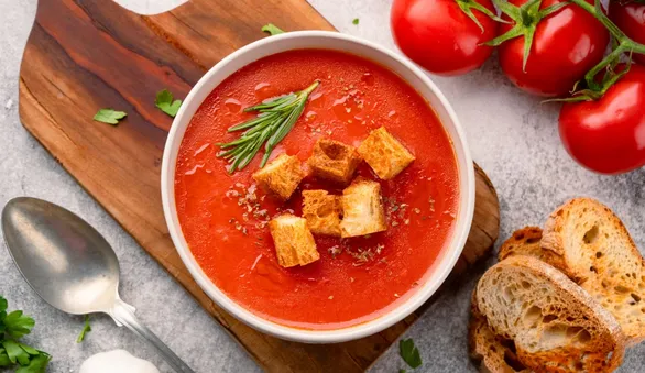 Вкус и свежесть в каждой ложке: шеф-повара раскрывают секреты летних низкокалорийных супов
