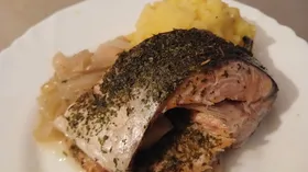 Горбуша с мускатным орехом и травами