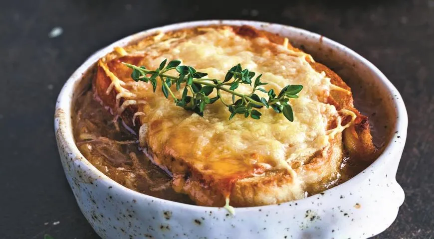 Рецепт классического французского лукового супа с белым вином