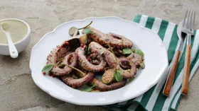 Основное блюдо с осьминогами